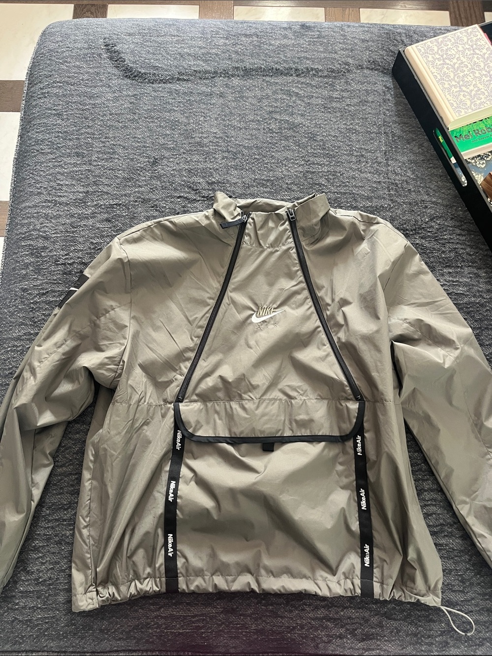 Nike Men's Olive Green Packable Windbreaker Anorak